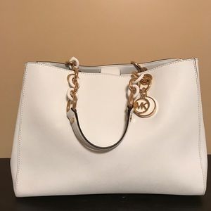 Michael Kors purse. Authentic. EUC!!